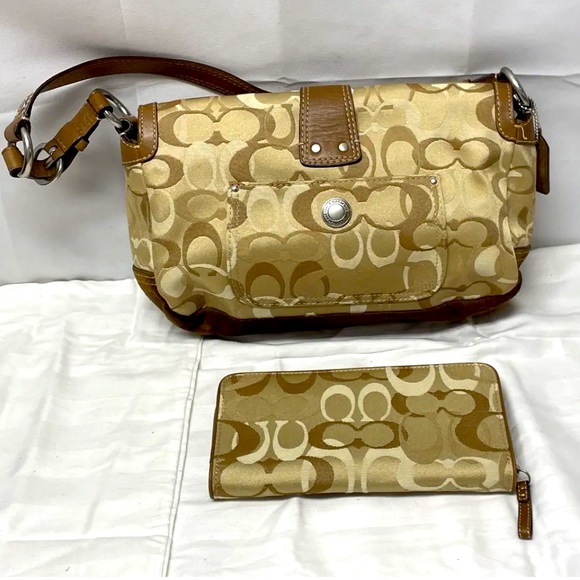 Coach 2pc Set Bag and Wallet w/ Dust bag Rare Excellent Condition no call outs - Picture 2 of 16